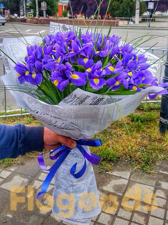 Букет «101 ирис» за 31 713 руб.
